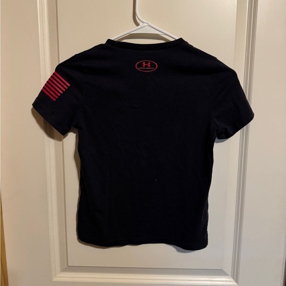 Under Armour Boys  size Small  Black Graphic T-Shirt - Picture 5 of 6